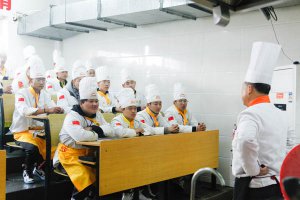 �ں���ѧ��ʦѧ��Ҫ���٣�