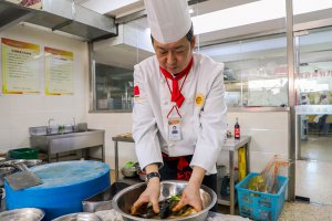 ���ݳ�������ְ��ѡ�ĸ�ѧУ��