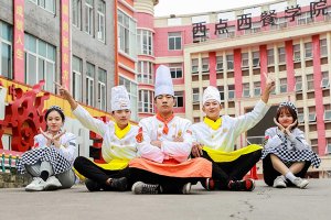 ѧС�Ժ�������ĸ���ҵ���أ��������¶�������ѧ