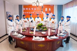 ѧ��ʦ������ѵ��ѧ��Ҫ����Ǯ