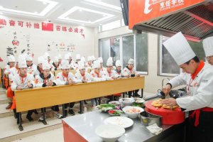 ���ڳ�ʦ��ѵѧУ�ĸ���