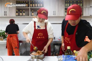 @0����С�ף��ں����¶���ѧ�������һ��Ҳ����